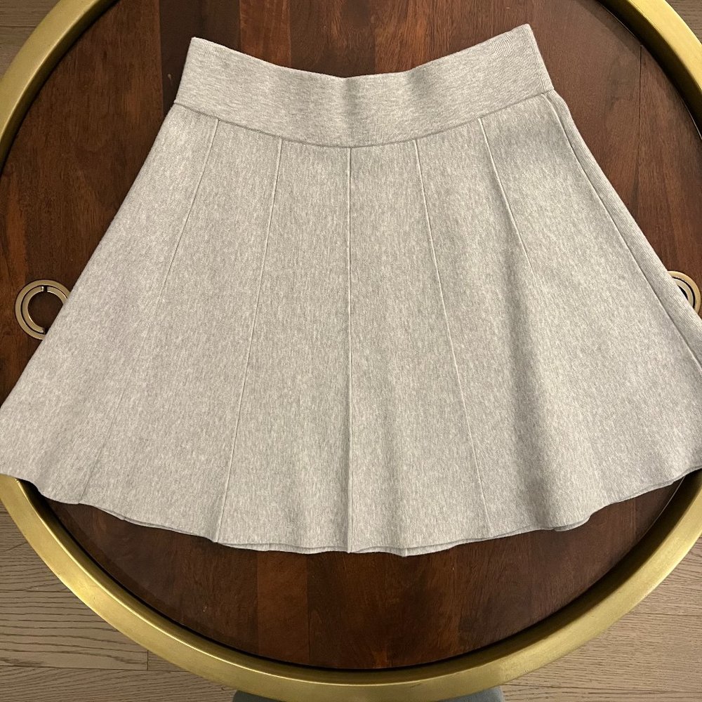 CLUB MONACO GREY STRETCH SKIRT!